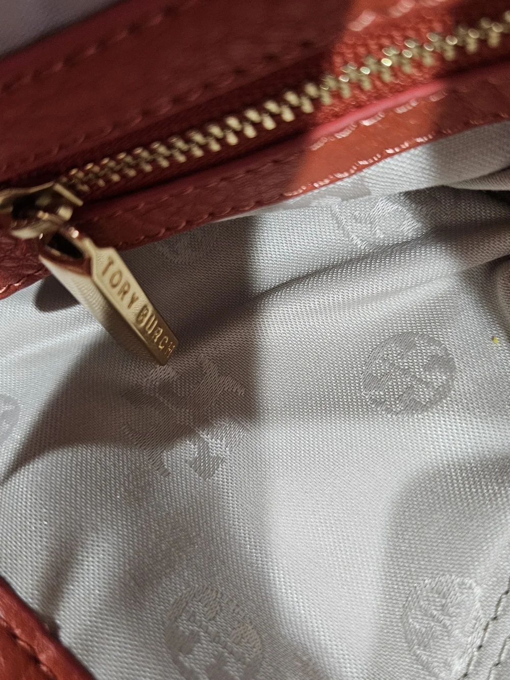 Tory Burch Amanda Logo Clutch Crossbody Coral Pebbled Leather Gold Chain